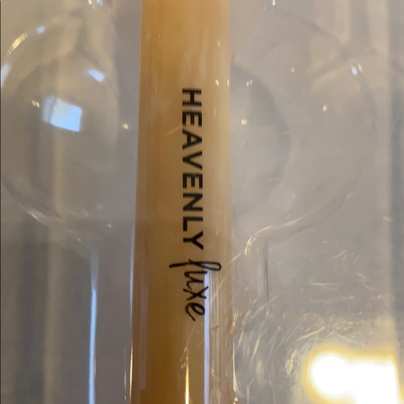 IT COSMETICS Heavenly Luxe Face & Neck Roller $36 - Picture 3 of 6